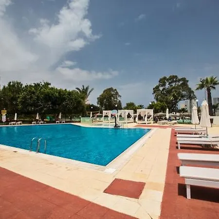 Hotel Adelais Bay 3*